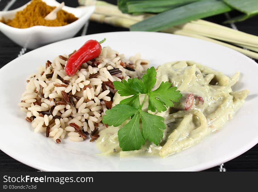 Green curry with vegetables and wild rice