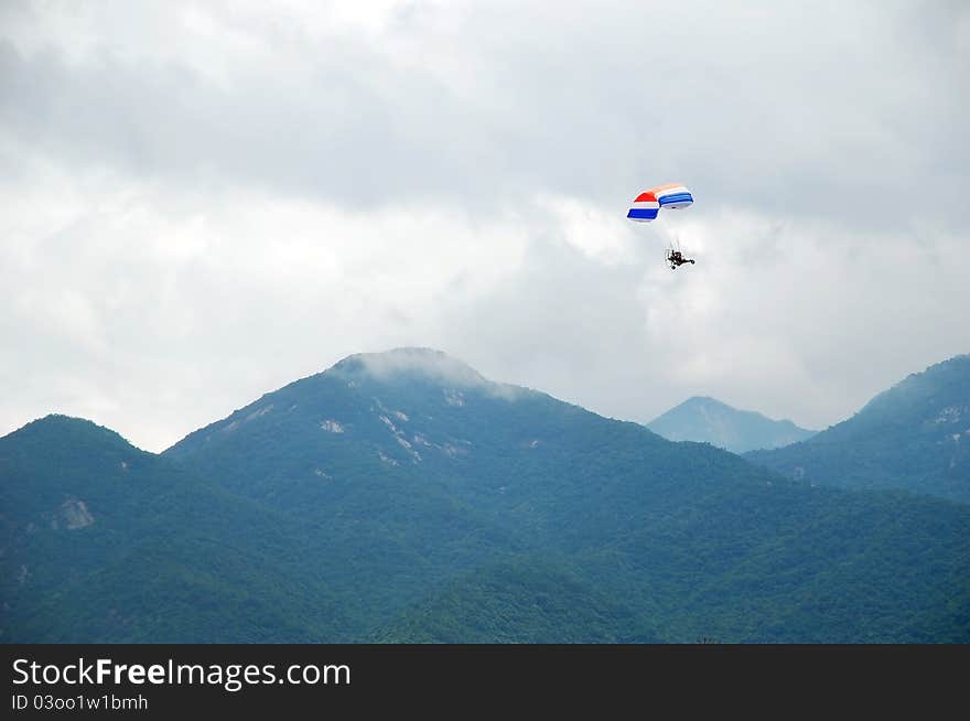 Powered parachute and mountains