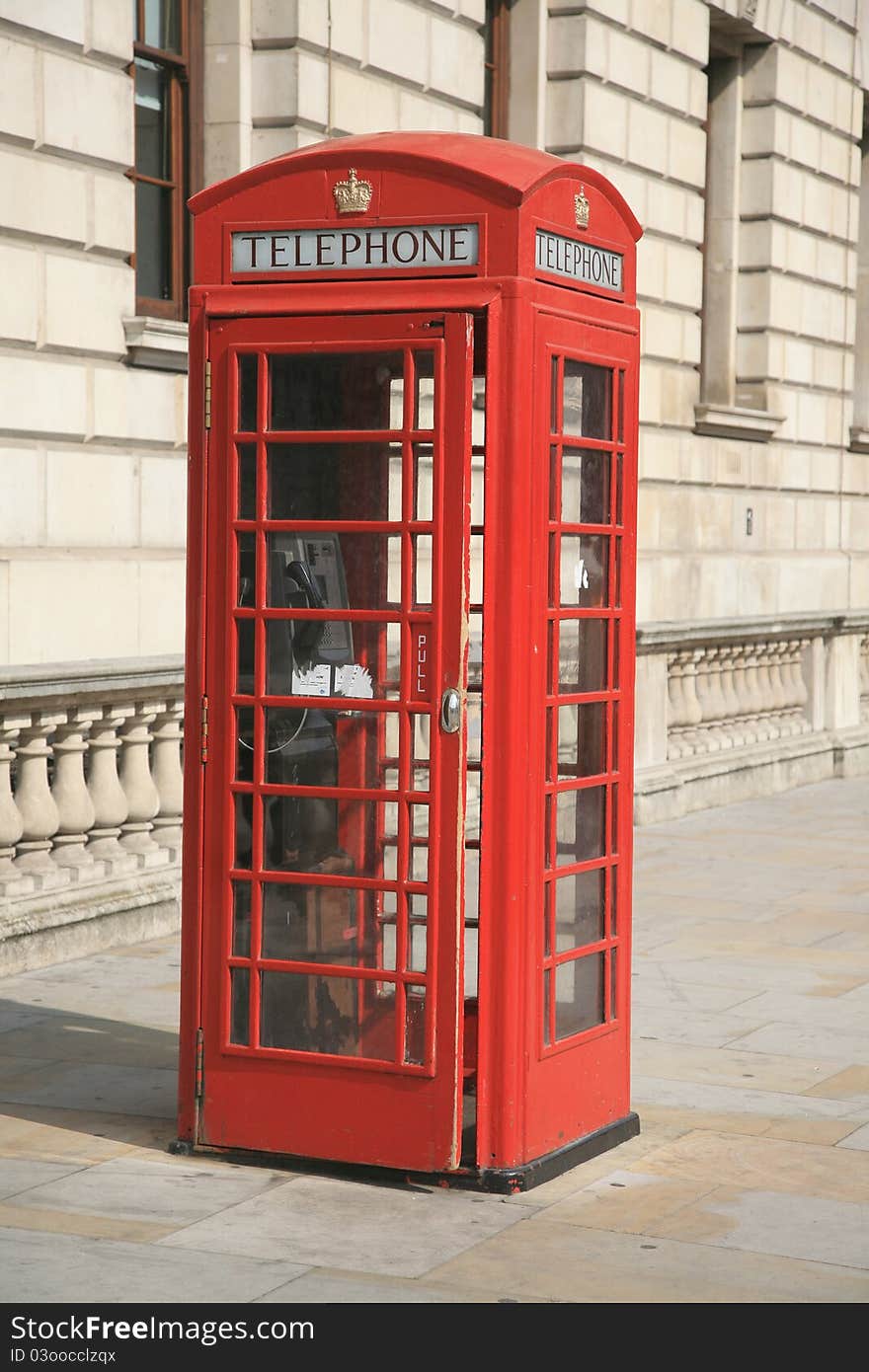 One red phone booth in central london