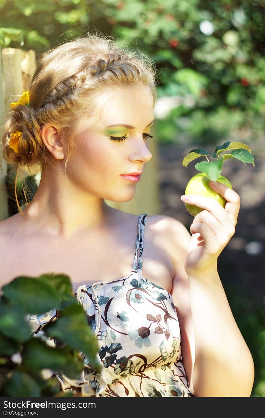 Young woman holding a green apple