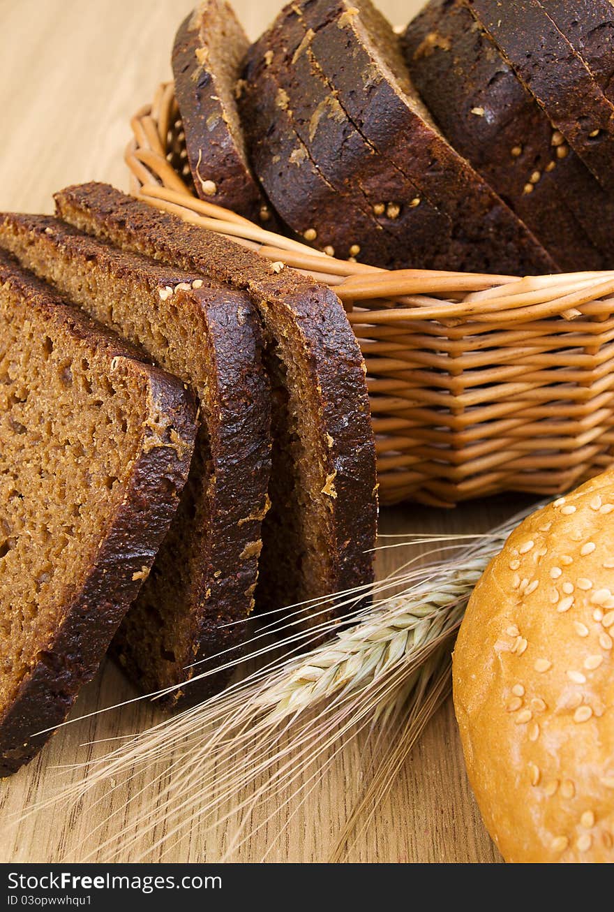 Basket with bread and wheat on the table