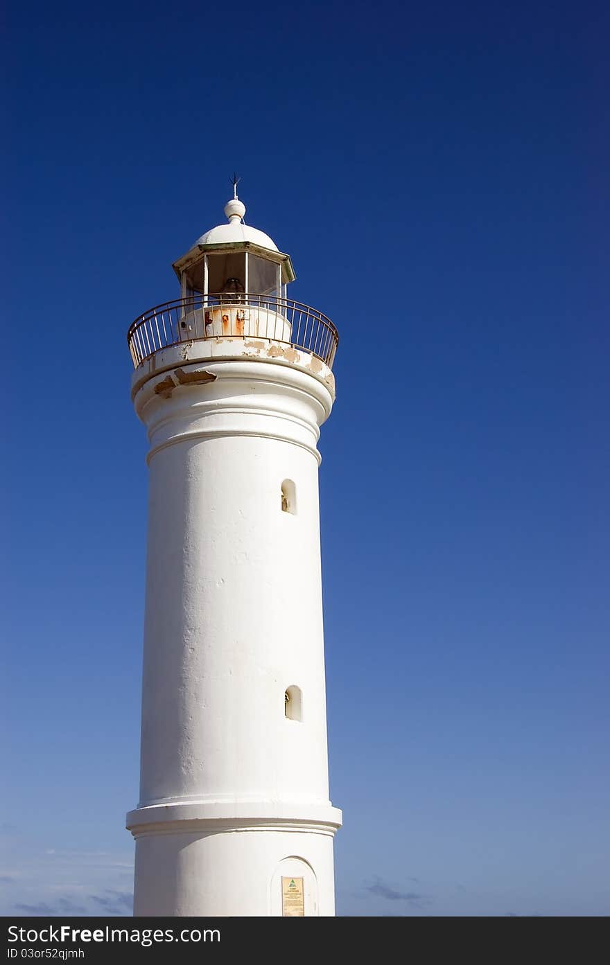 The Kiama lighthouse, situated on the round apex of Blowhole Point.