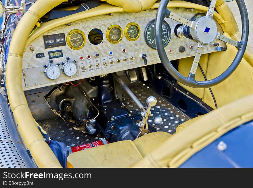 Belling engines, gleaming chrome, sparkling varnish: the fifth Oldenburg old-timer city Grand Prix. Belling engines, gleaming chrome, sparkling varnish: the fifth Oldenburg old-timer city Grand Prix