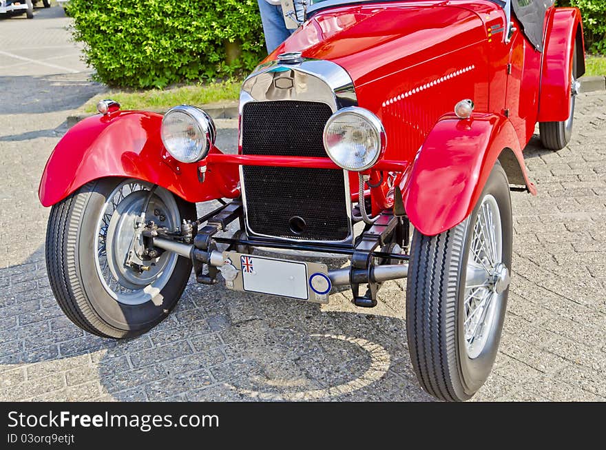 Belling engines, gleaming chrome, sparkling varnish: the fifth Oldenburg old-timer city Grand Prix. Belling engines, gleaming chrome, sparkling varnish: the fifth Oldenburg old-timer city Grand Prix