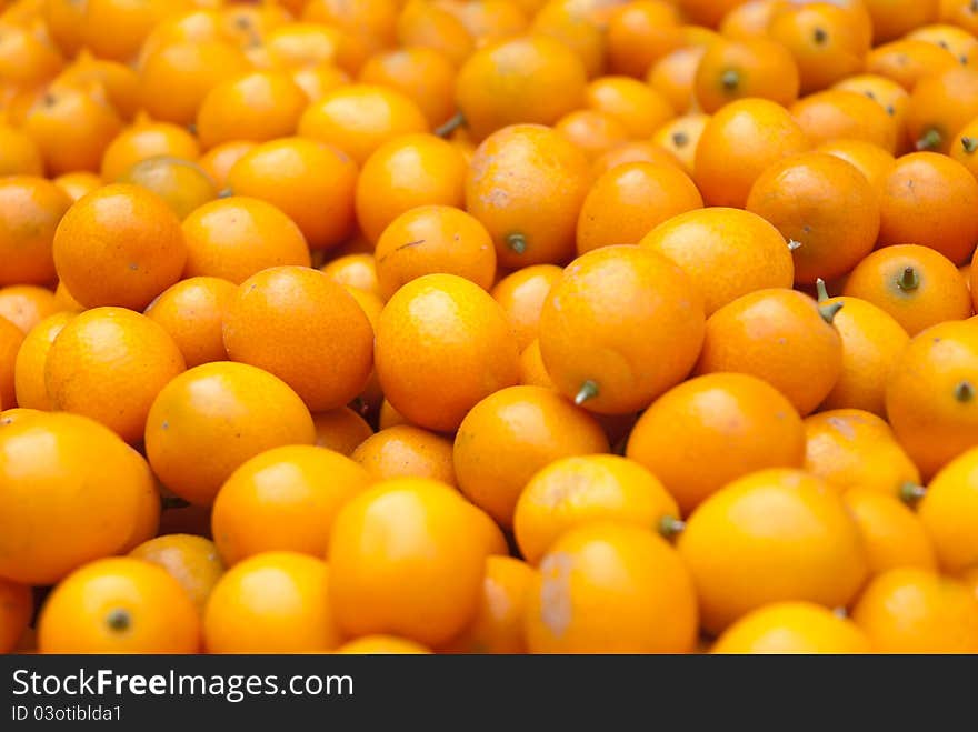 A pile of oranges in the fruit beach. A pile of oranges in the fruit beach