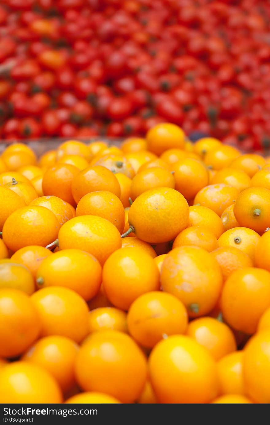 A pile of oranges in the fruit beach. A pile of oranges in the fruit beach