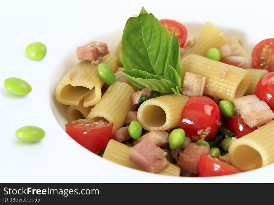 Smoked Honey Ham Rigatoni with Edamame Peas