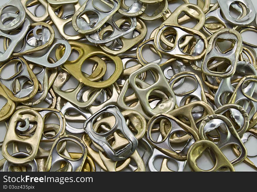 Metal ring pulls aluminum cans