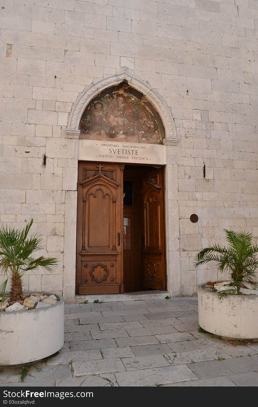 Sibenik church door, with large vessels. Sibenik church door, with large vessels