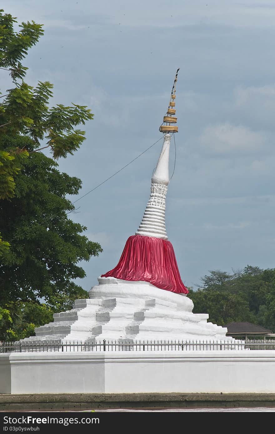 Inclining pagoda