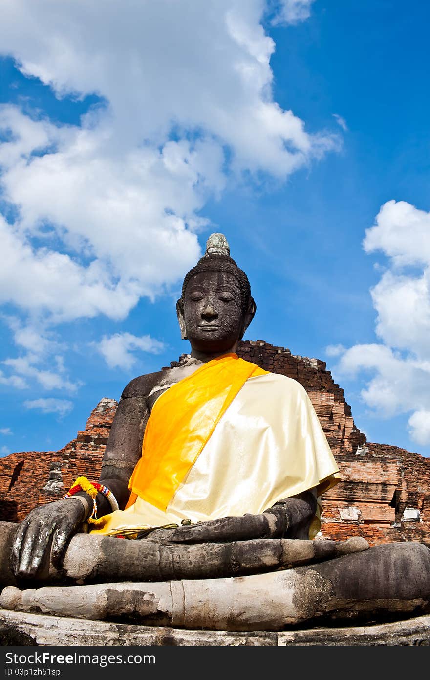 Ayutthaya is located about 150 kilometers from Bangkok is widely traveling by car for 1 hour. Ayutthaya is located about 150 kilometers from Bangkok is widely traveling by car for 1 hour.