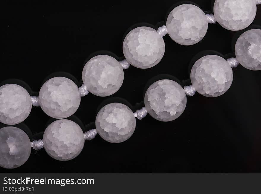 Round beads of cracked translucent white agate 1