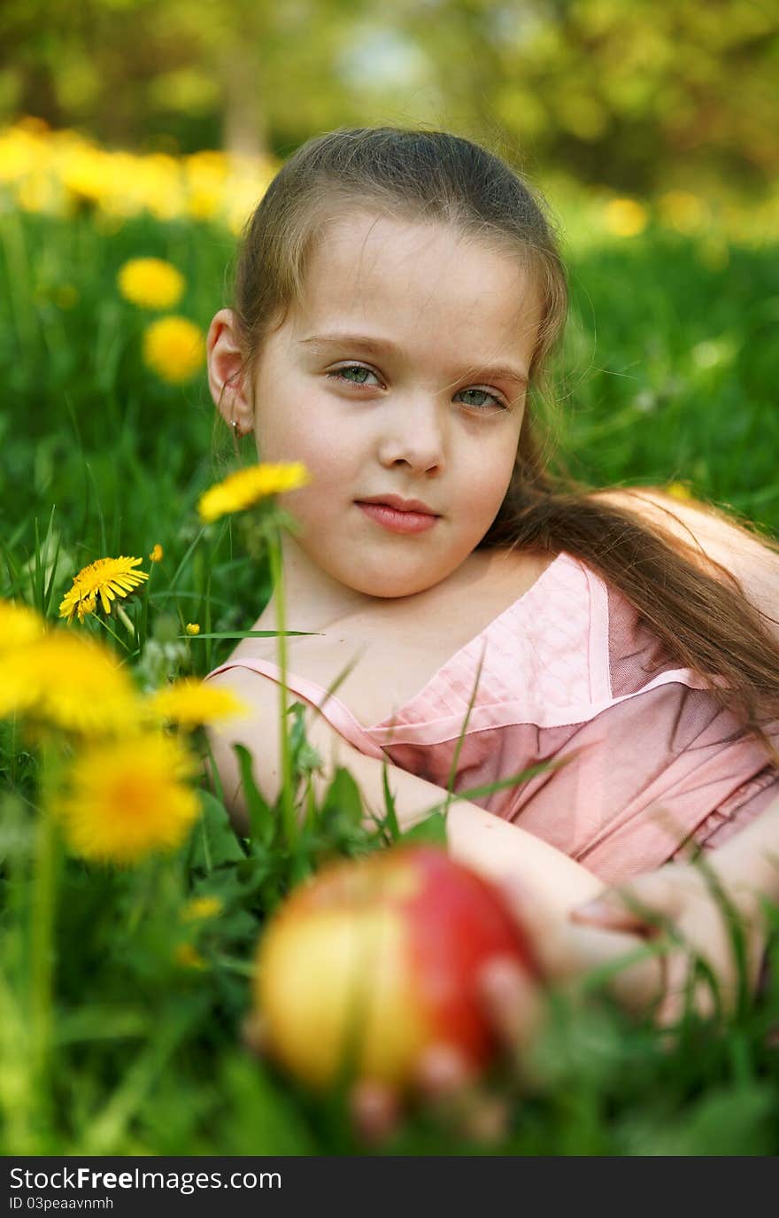 The little girl with an apple