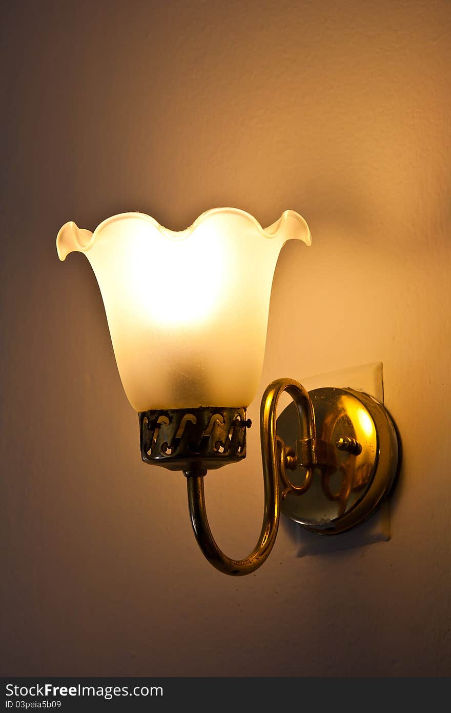 Lamps that adorn the interior rooms.