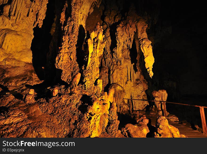 Lod cave at Maehongson