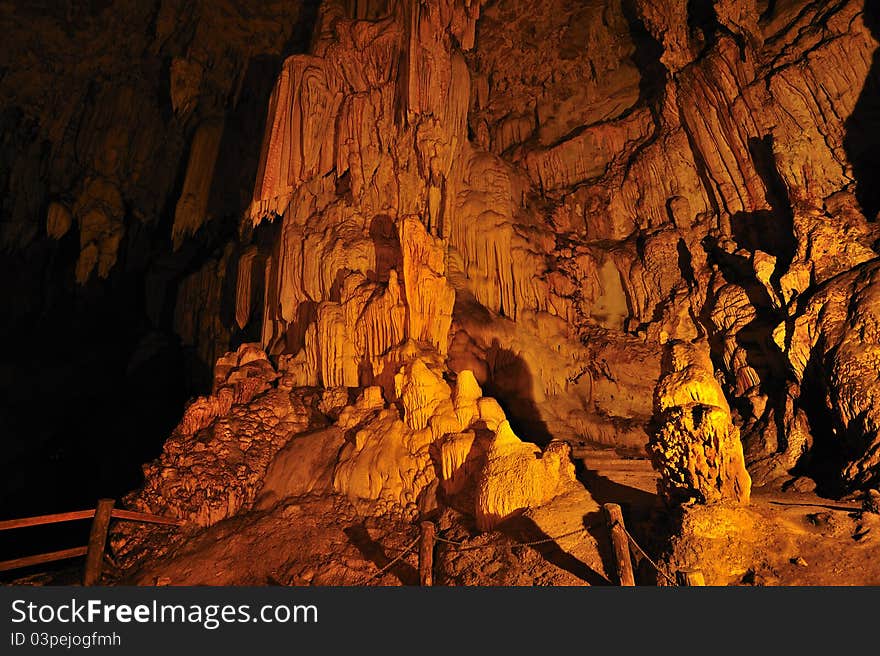 Lod Cave At Maehongson