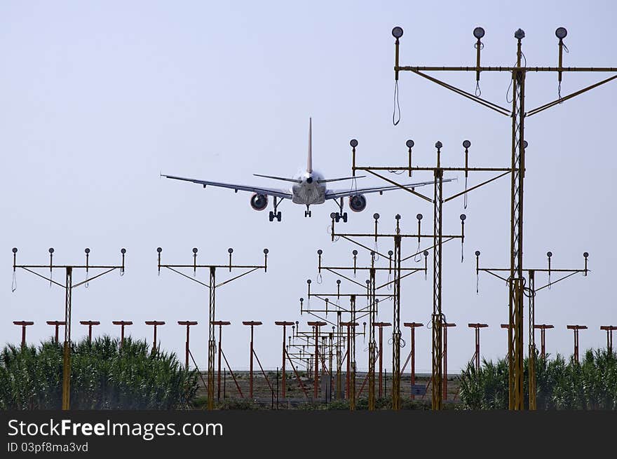 The plane comes to the runway. The plane comes to the runway.