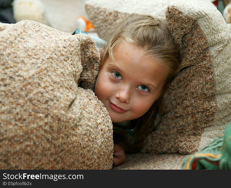 The little girl has hidden in pillows