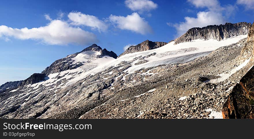 Aneto s glacier view