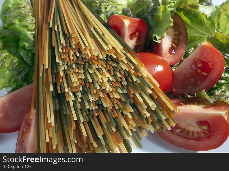 Spagetti with tomatoes