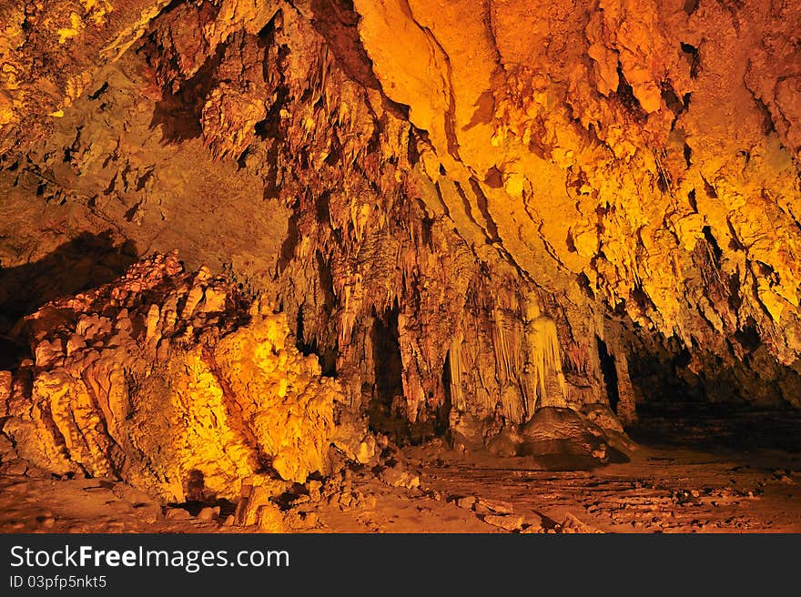 Lod Cave At Maehongson