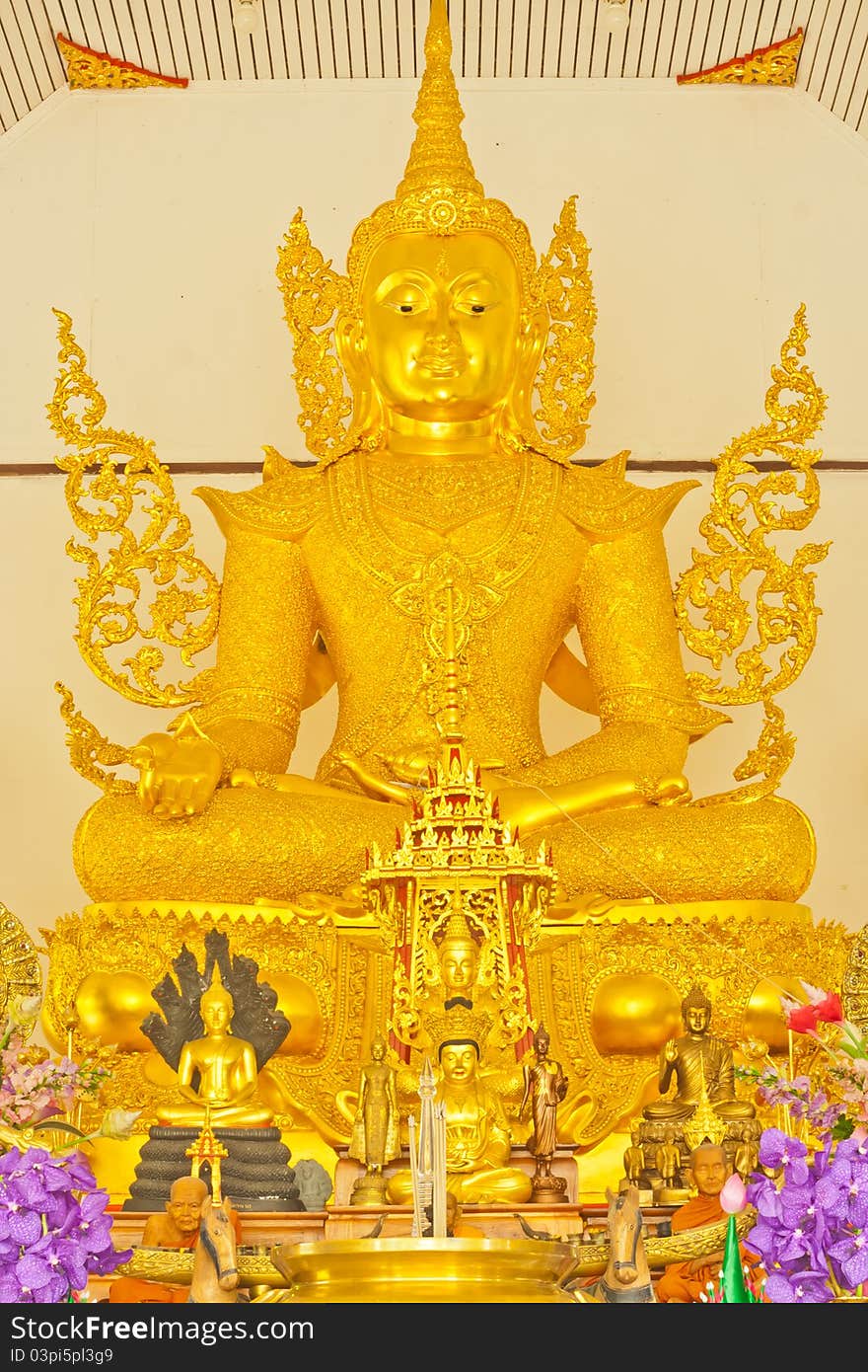 Golden buddha image