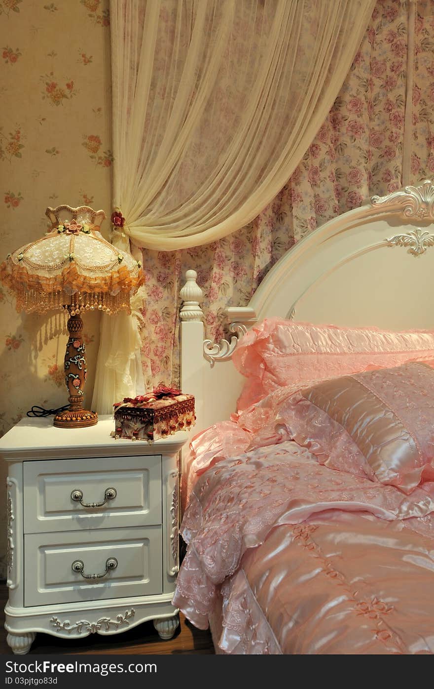 Bedroom and bedding in pink