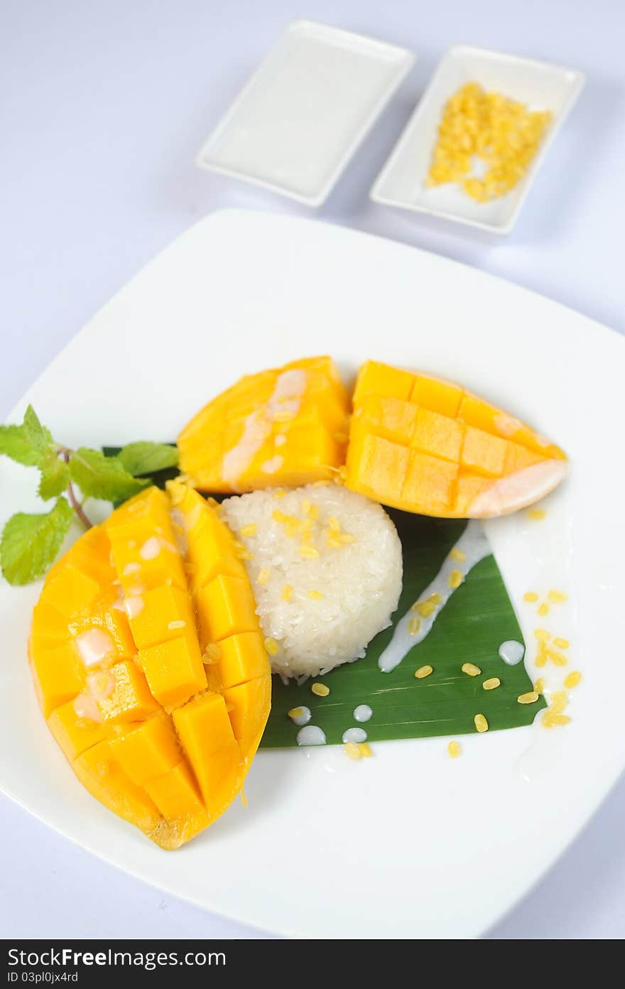 Thai's dessert Mango sticky rice with coconut milk