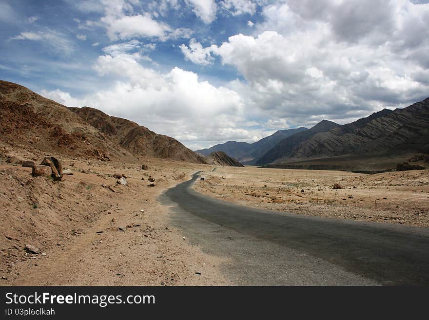 A spectacular and breathtaking view of the road to leh, the monotonous beauty