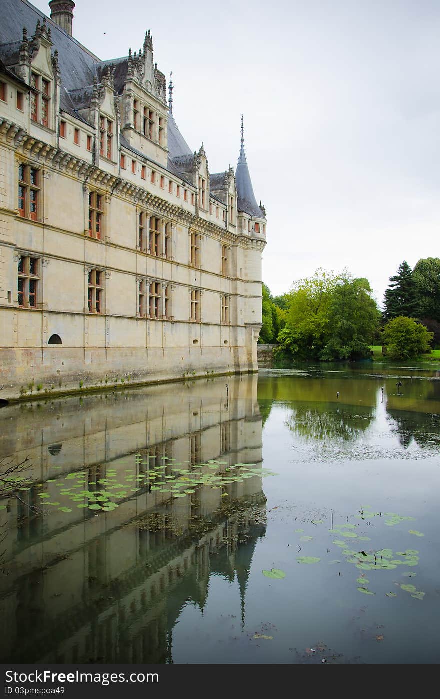 Azay le rideau castle relfected in the gardens pond. Azay le rideau castle relfected in the gardens pond