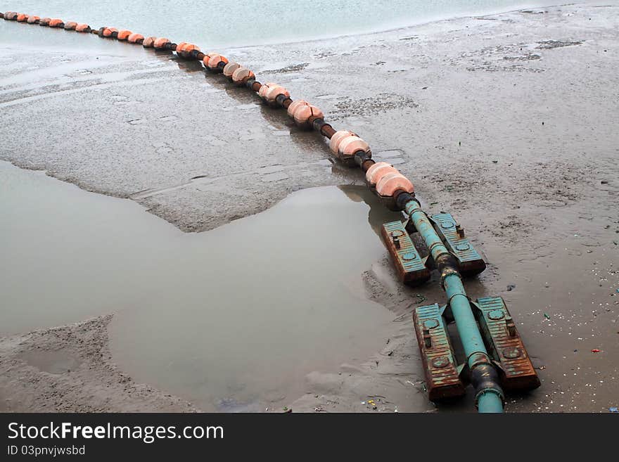 Blowing sand pipe