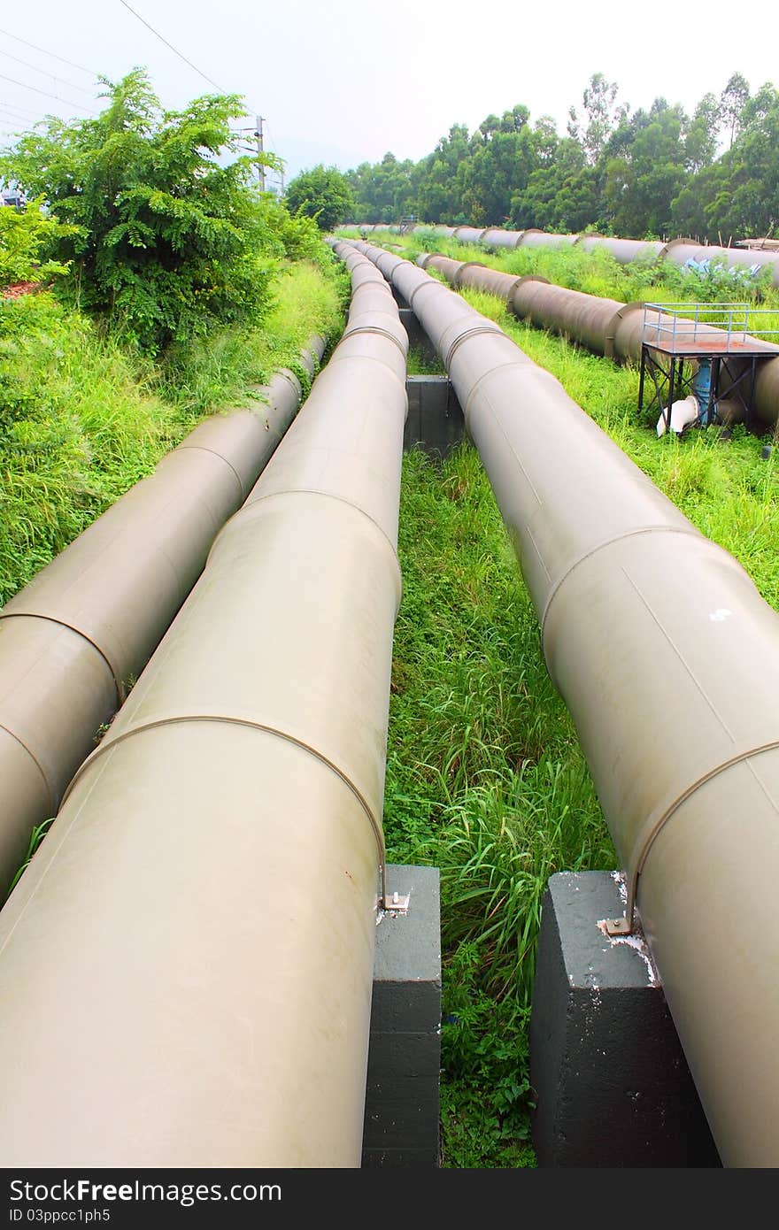 Industrial machines and pipes in a power plant