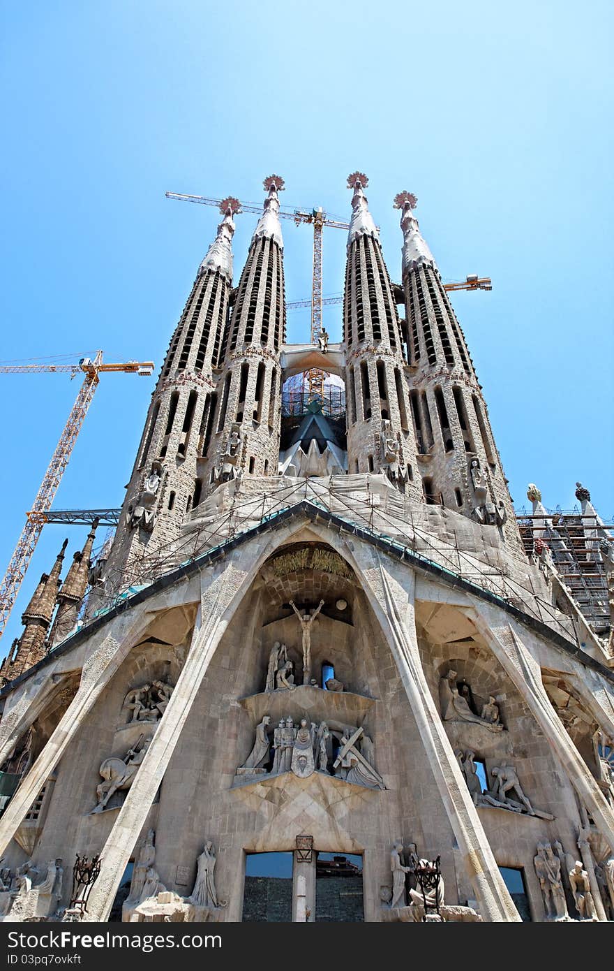 Sagrada Familia (Basílica i Temple Expiatori de la Sagrada Família), Gaudi's most famous church in Barcelona, Spain, Europe (permanent construction from 1882 to ~2026). Sagrada Familia (Basílica i Temple Expiatori de la Sagrada Família), Gaudi's most famous church in Barcelona, Spain, Europe (permanent construction from 1882 to ~2026)