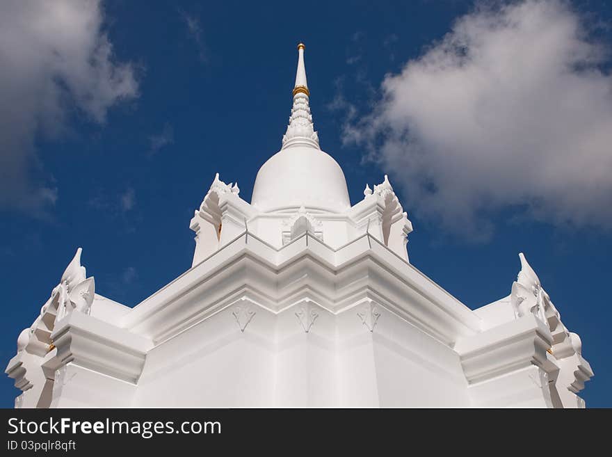 White Temple, keep a relic of the Buddha