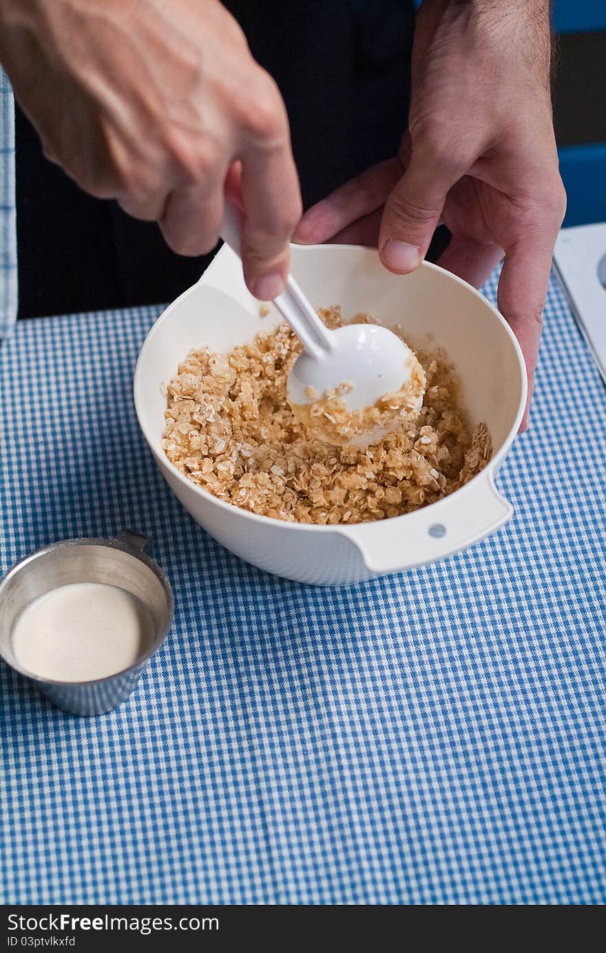 Mixing oatmeal and cream in a plastic bowl