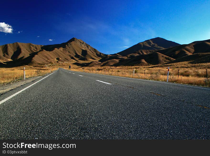 Road over lindis pass newzealand