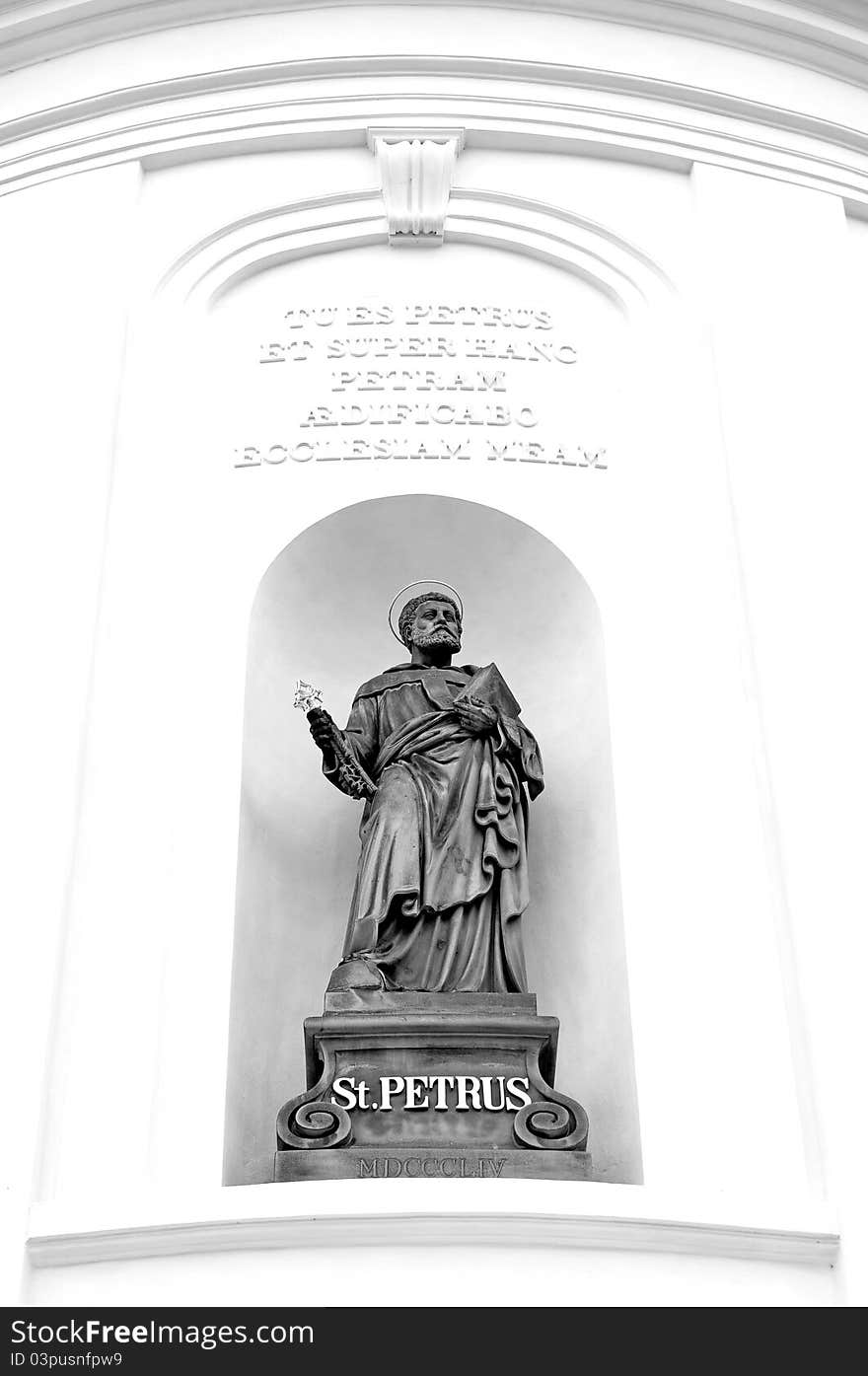 An image of St. Peter monument in Prague