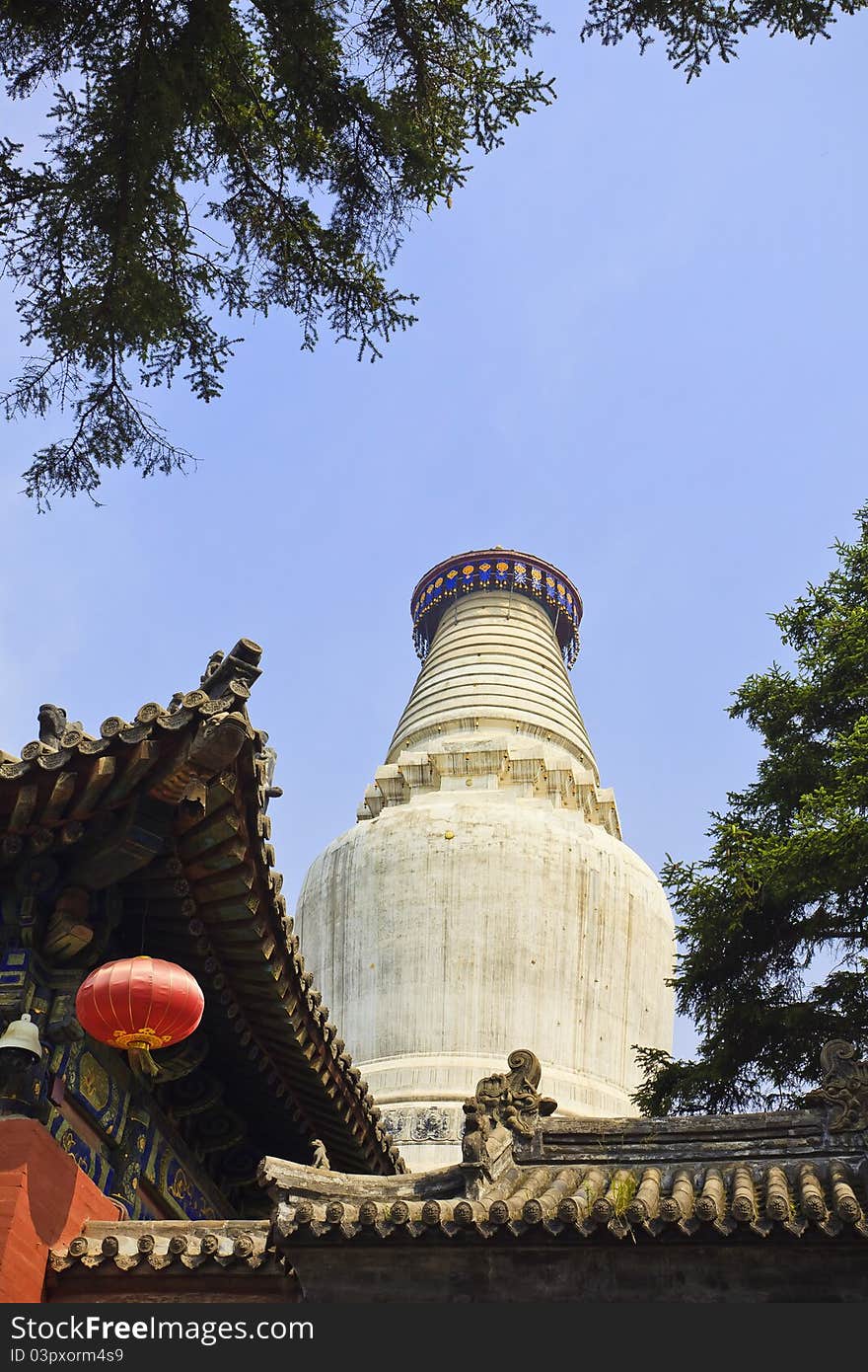 The chinese tower in front of a temple, this tower has already had a history of a thousand years.