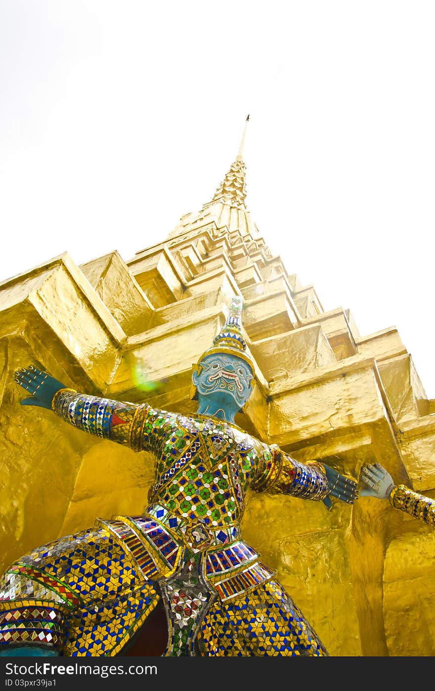 Giant Thai Style on gold stupa