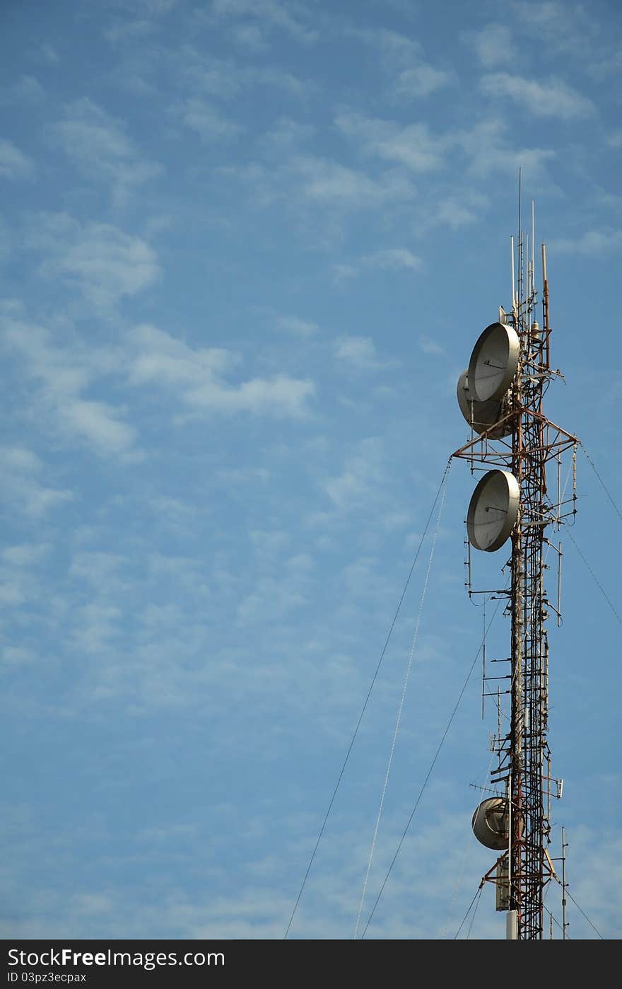 Antenna for telecommunications with the background sky.