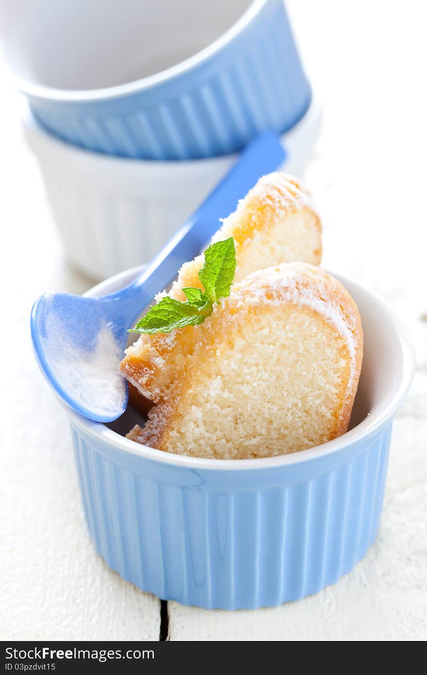 Lemon cake in bowl