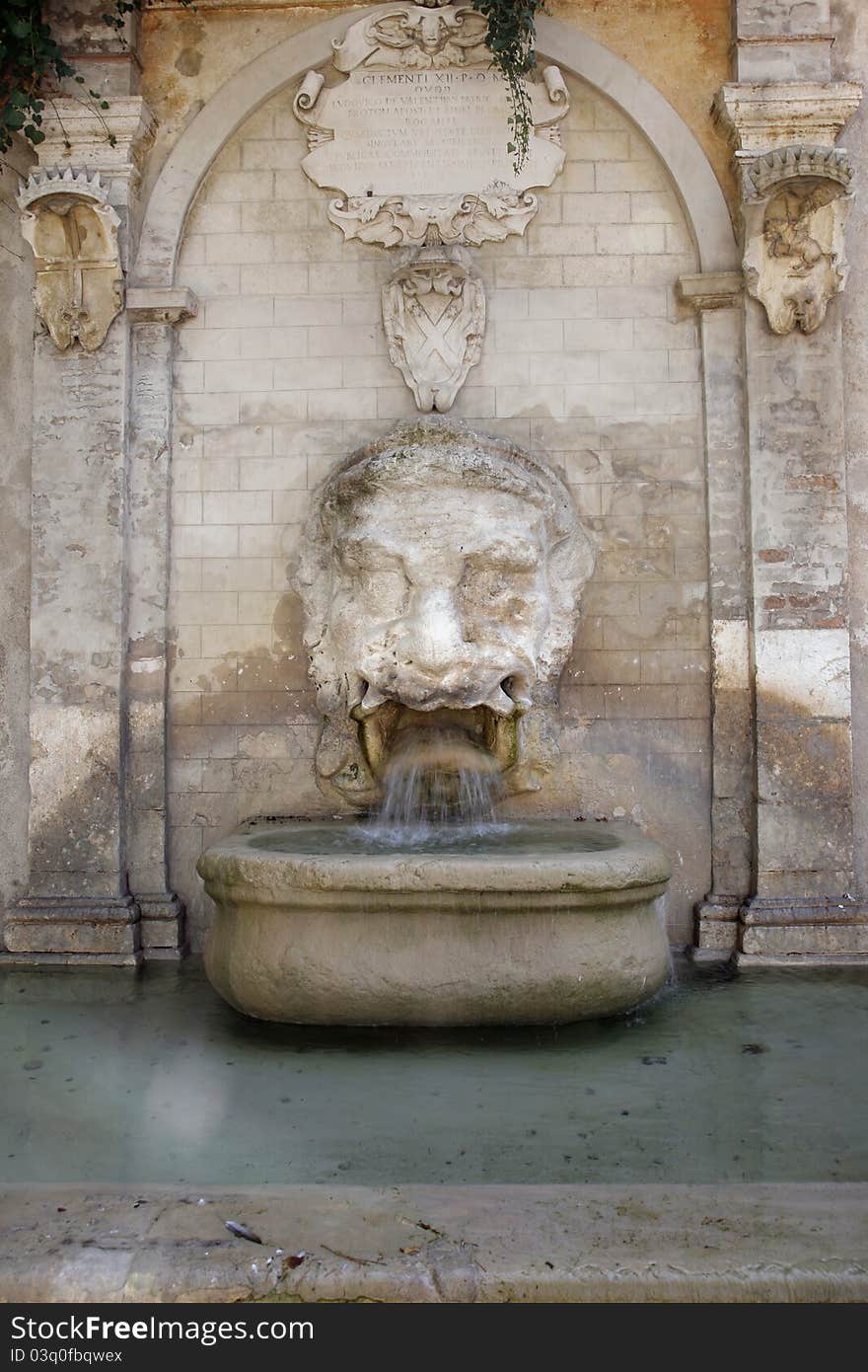 Gargoyle fountain - Spoleto