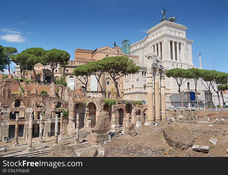 Ruins of the Roman Forum and Monument Vittorio Emanuele II or Altar of the Fatherland in Roma, Italia. Ruins of the Roman Forum and Monument Vittorio Emanuele II or Altar of the Fatherland in Roma, Italia.