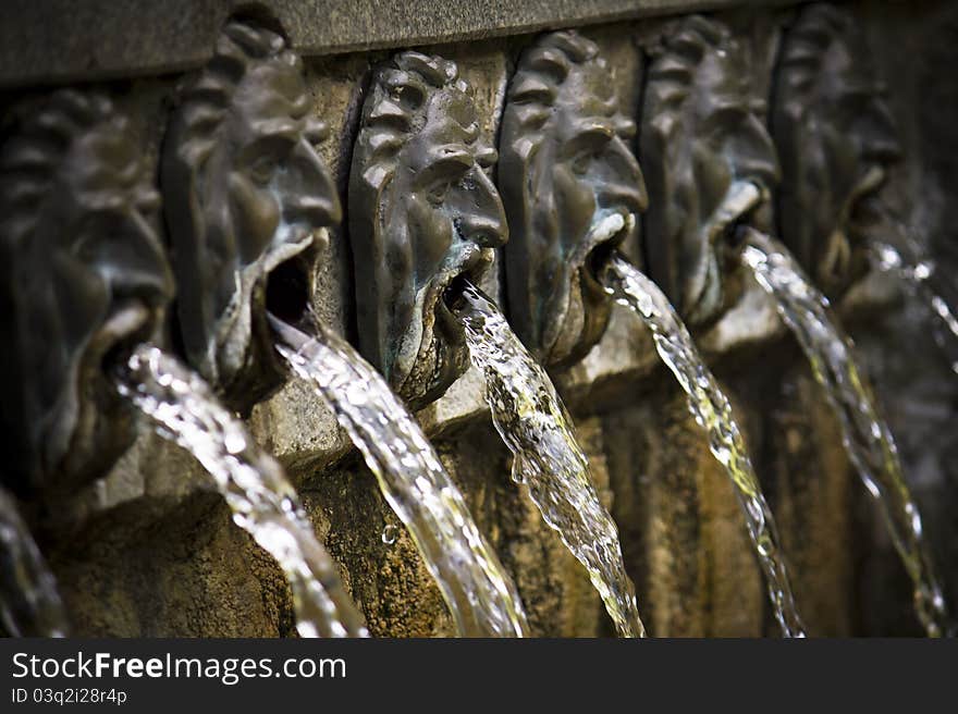 This fountain was built in honor of fallen soldiers from the 1st World War. This fountain was built in honor of fallen soldiers from the 1st World War