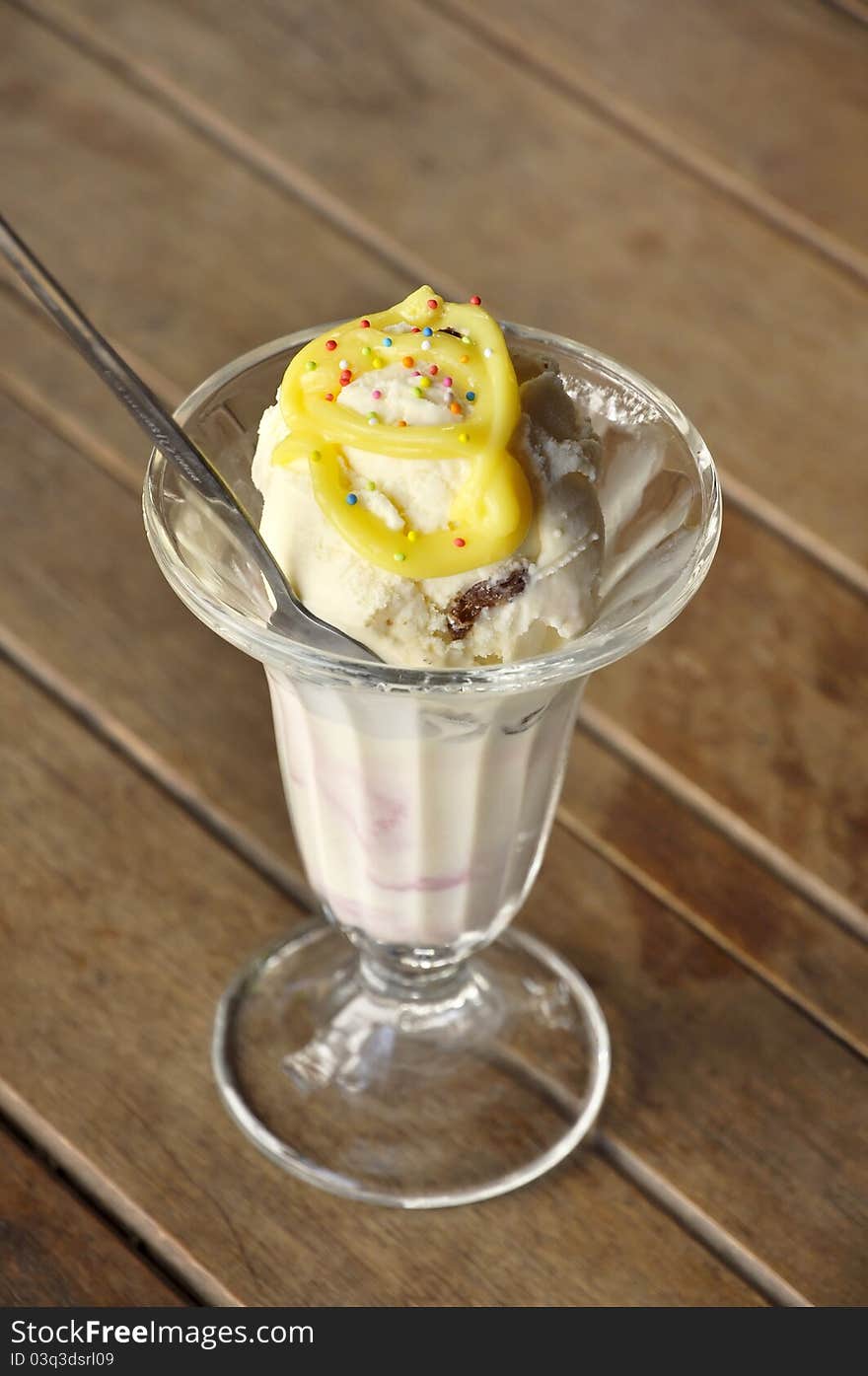 Ice Cream Ram Raisin Cup Yellow Glass