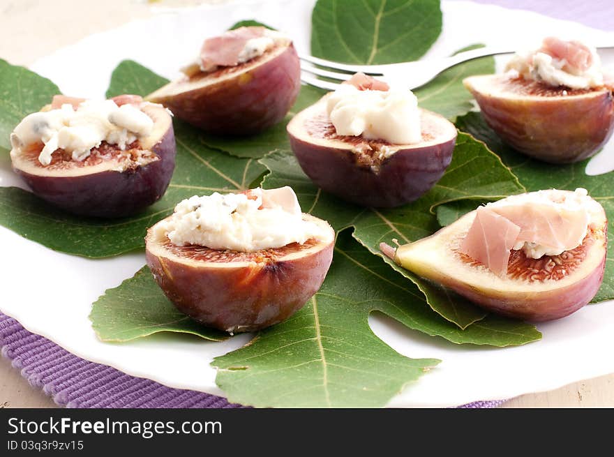 Fresh sweet figs with gorgonzola