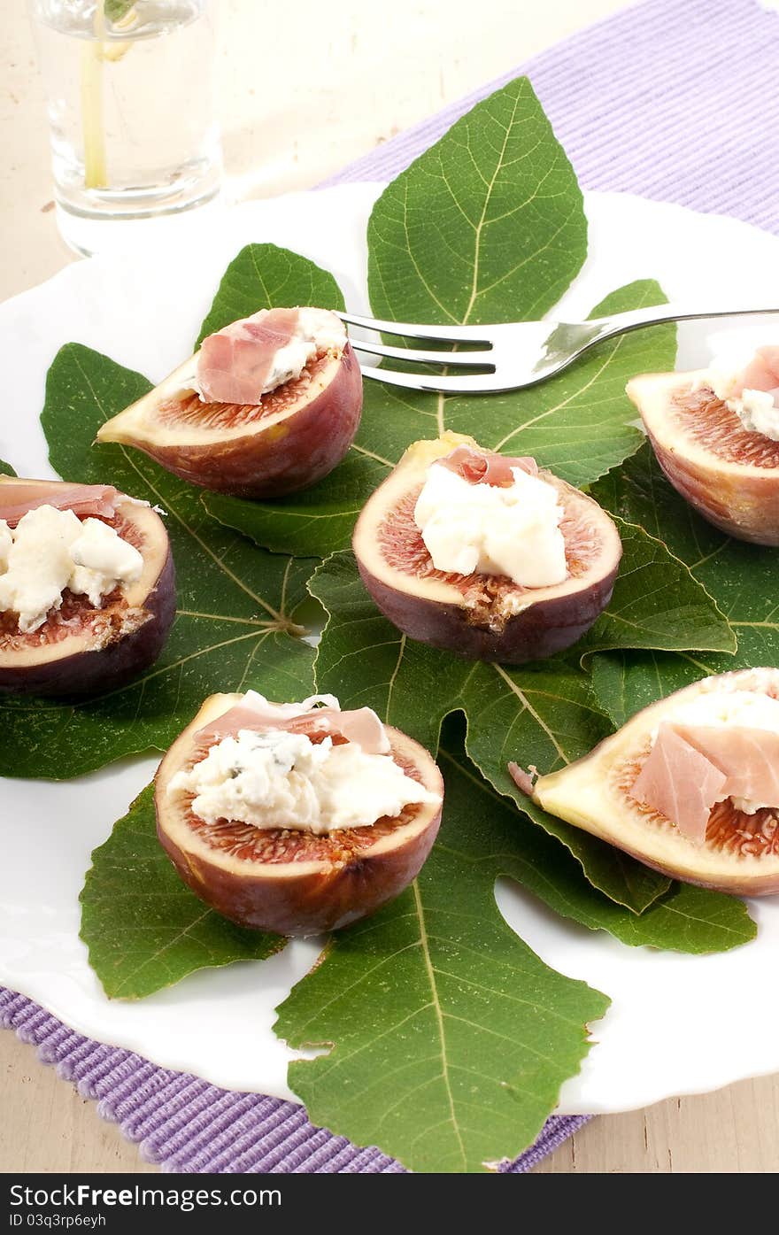 Fresh sweet figs with gorgonzola