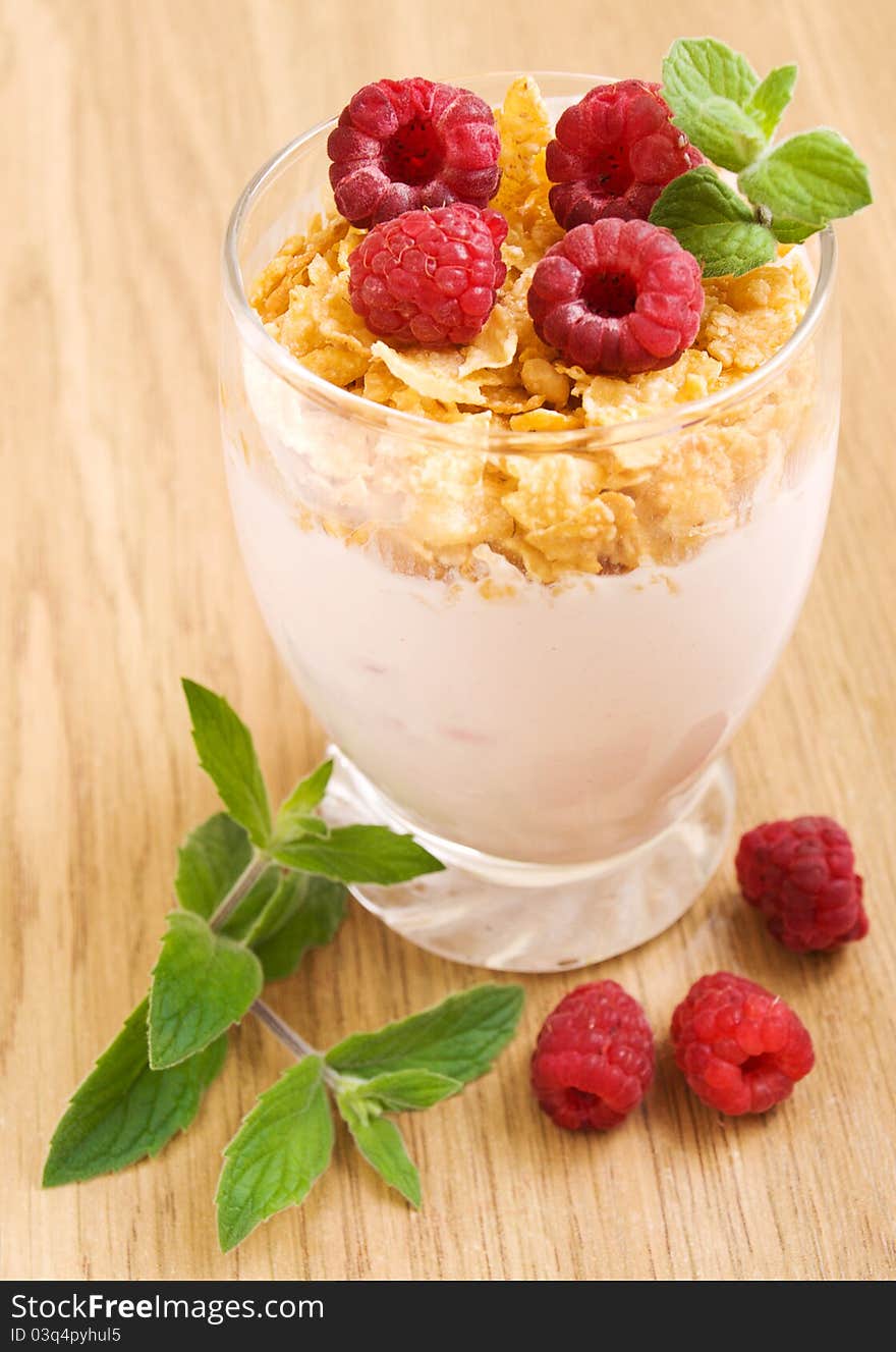 Raspberry yogurt with flakes