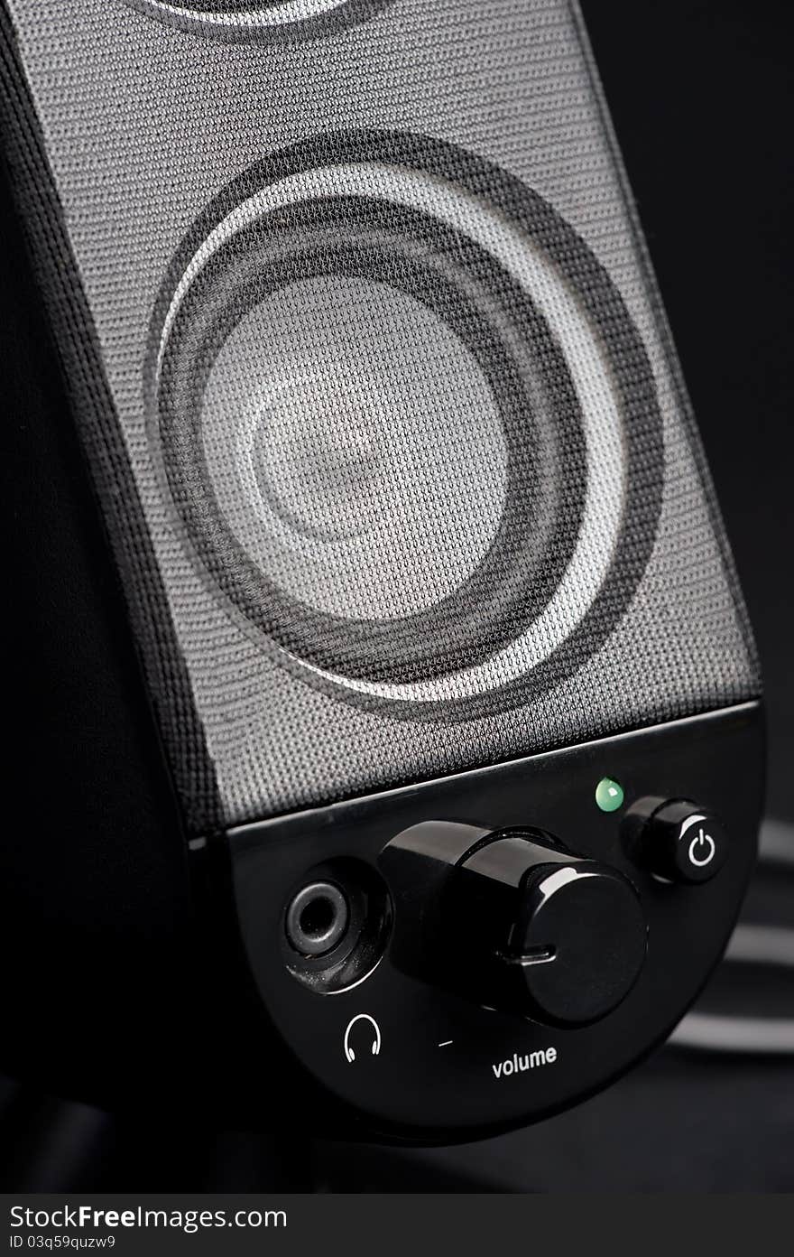 Active speaker with volume control