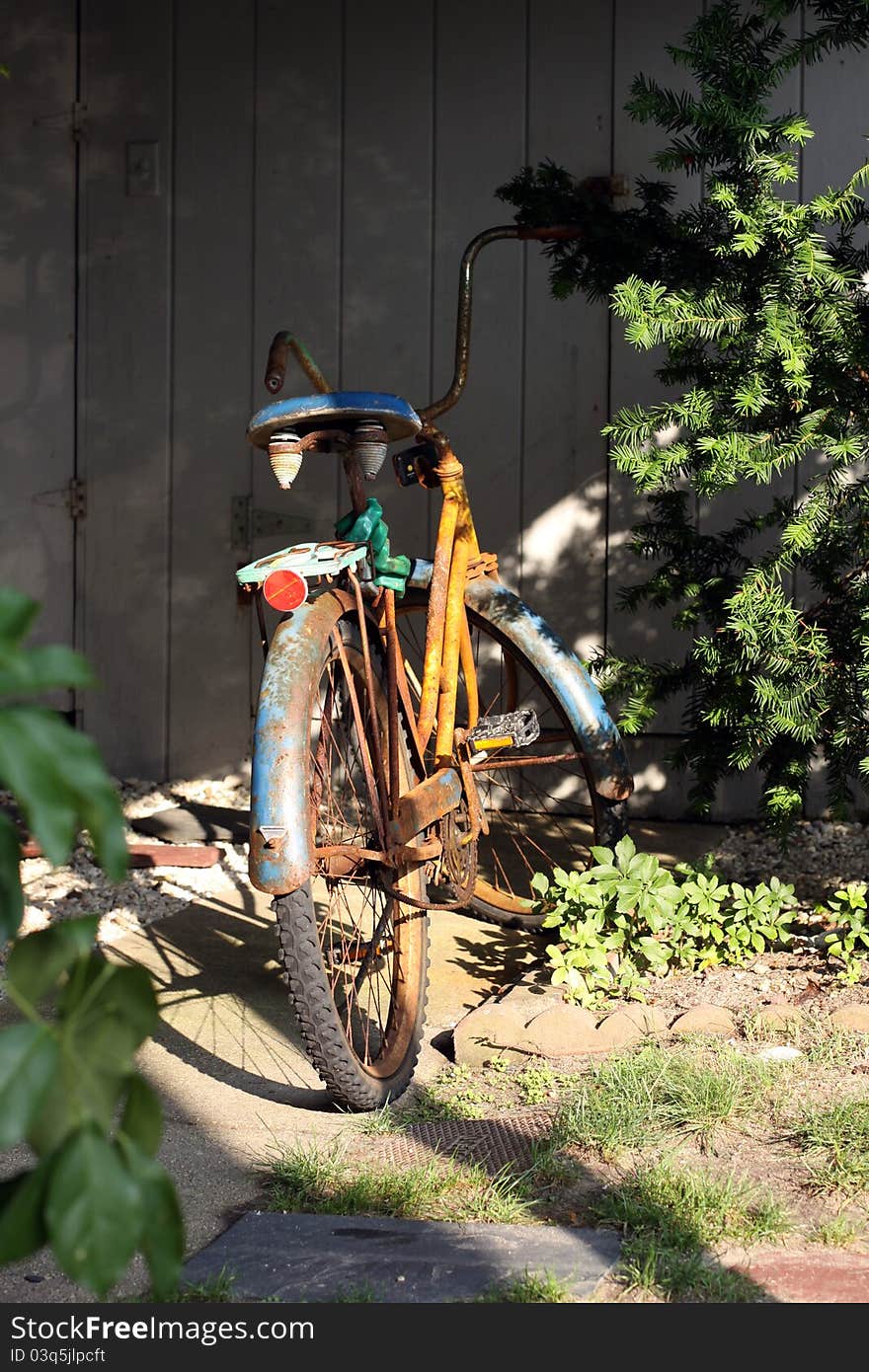 Retro blue rusted girls beach bike in the morning sun. Retro blue rusted girls beach bike in the morning sun.